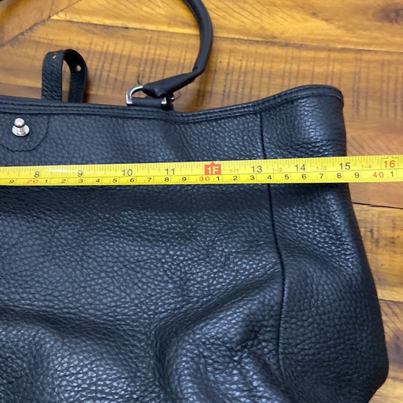 Guia’s Italy Leather Shoulder Bag - Picture 14 of 16